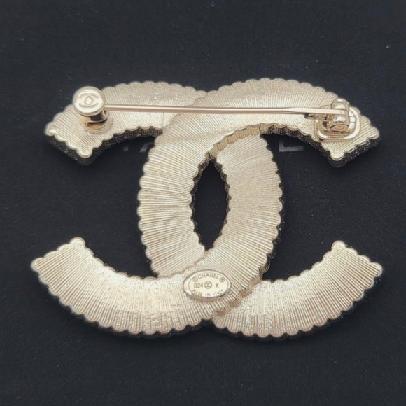 Super Rare Classic Chanel CC Crystal Embellished Pearl & Gold Pin Brooch - Picture 3 of 3